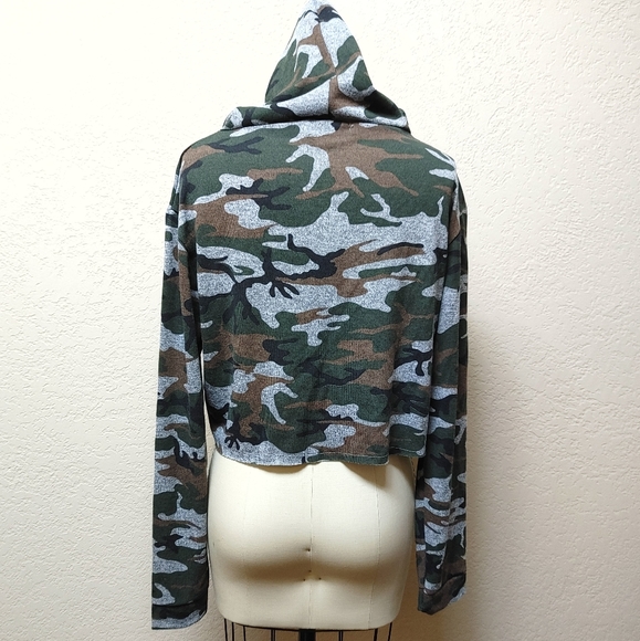 Camo print cropped hoodie - Picture 8 of 11